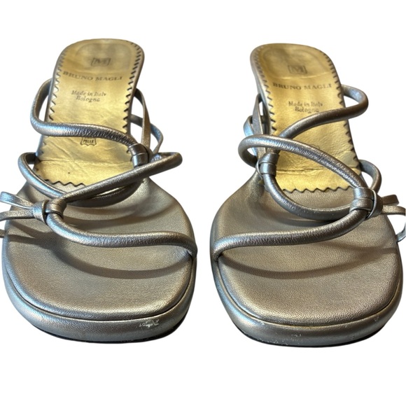 Bruno Magli Cher Silver Sandals with Block Heel, Vintage 1998, Size 8.5, Luxury - Picture 3 of 9